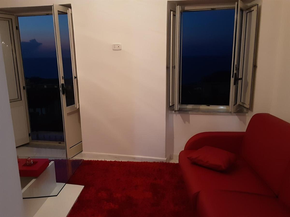 "Lo Studiolo" Apartment Пиццо Экстерьер фото